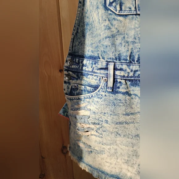 NWT Distressed Roxy Overall Shorts - Picture 3 of 9